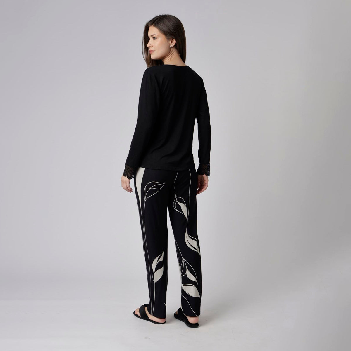 Pijama Feminino Longo Preto e Rongeant Flower