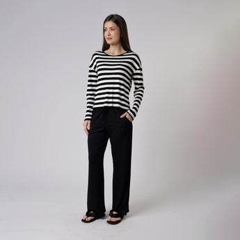 Pijama Feminino Longo Listrado e Preto