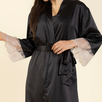 Robe Feminino Longo Cetim Dull Preto com Renda