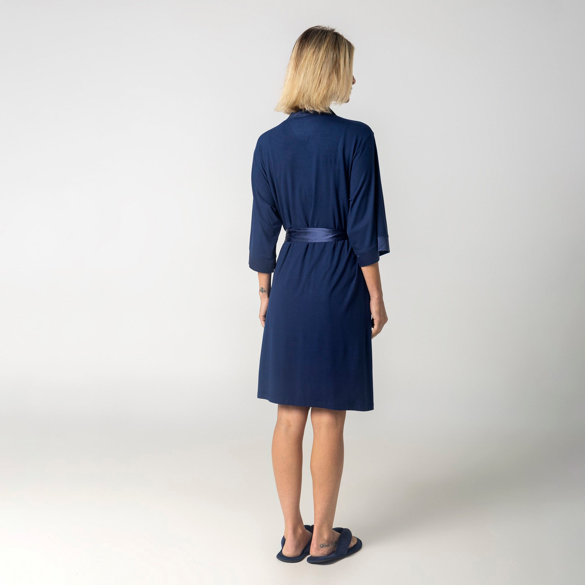 Robe Feminino Curto Marinho com Cetim
