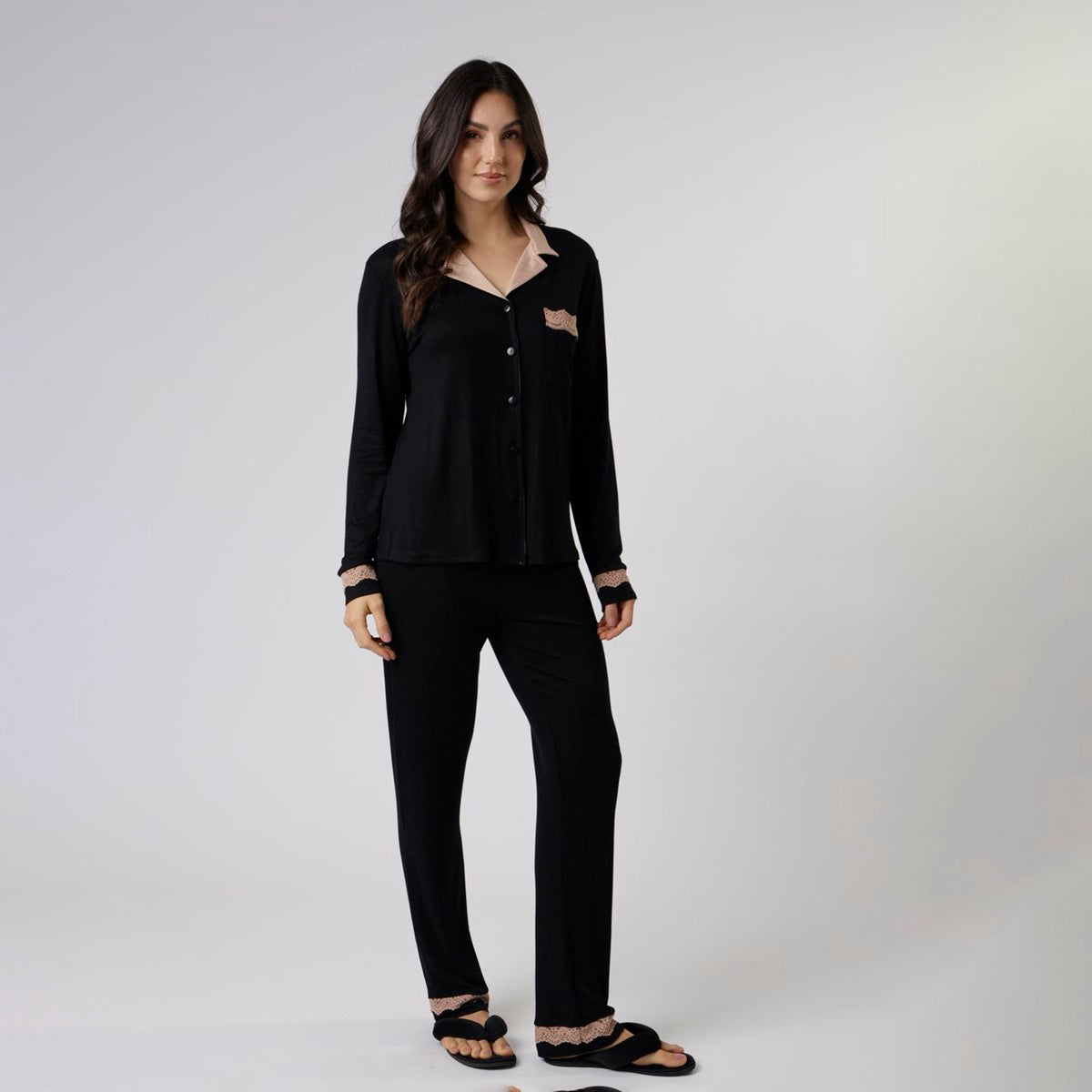 Pijama Feminino Aberto em Visco Maquinetada Preto