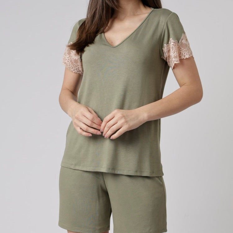 Pijama Feminino Curto Verde Oliva com Renda