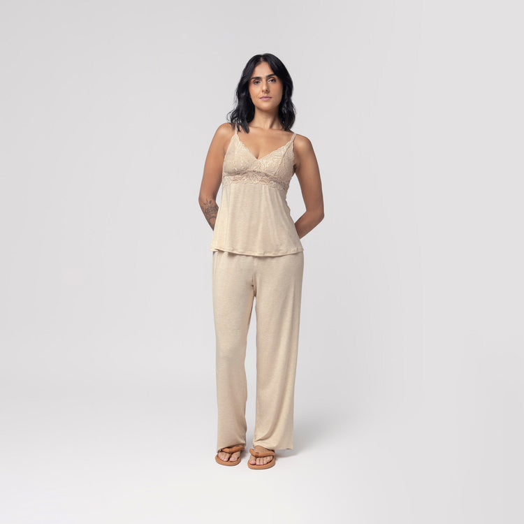 Pijama Feminino de Alça Bege com Renda