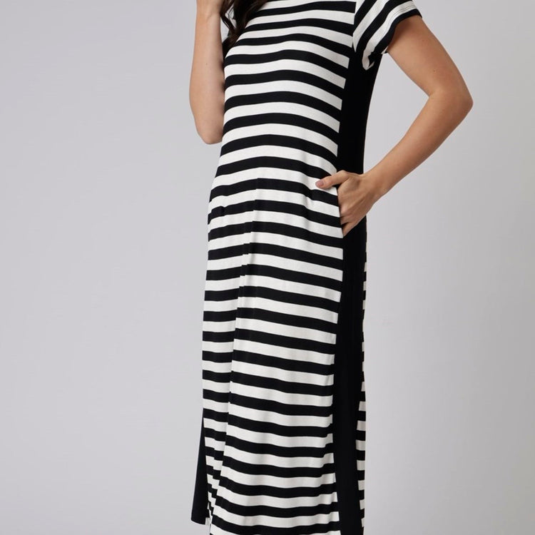 Vestido Midi Listrado Preto e Branco