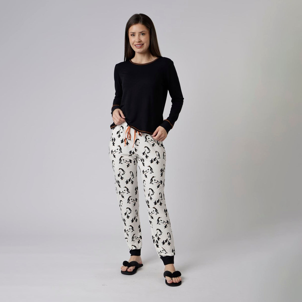 Pijama Feminino Longo Pinguim e Preto