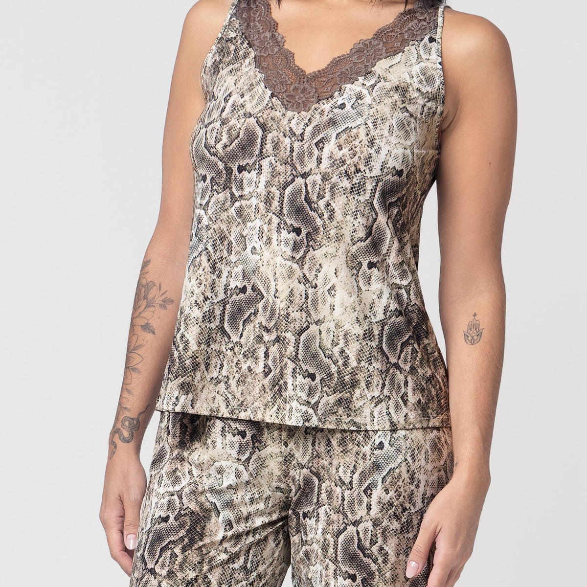 Pijama Feminino de Alça Snake com Renda