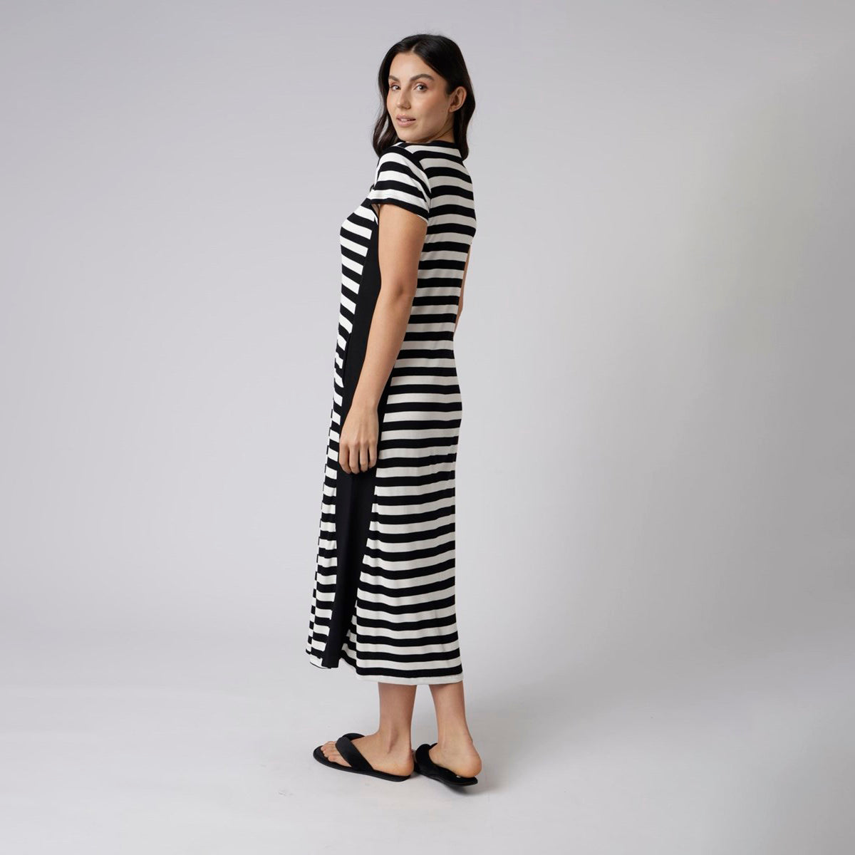 Vestido Midi Listrado Preto e Branco
