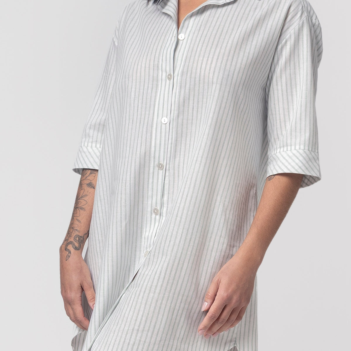 Camisão Feminino Curto Aberto Listrado Verde