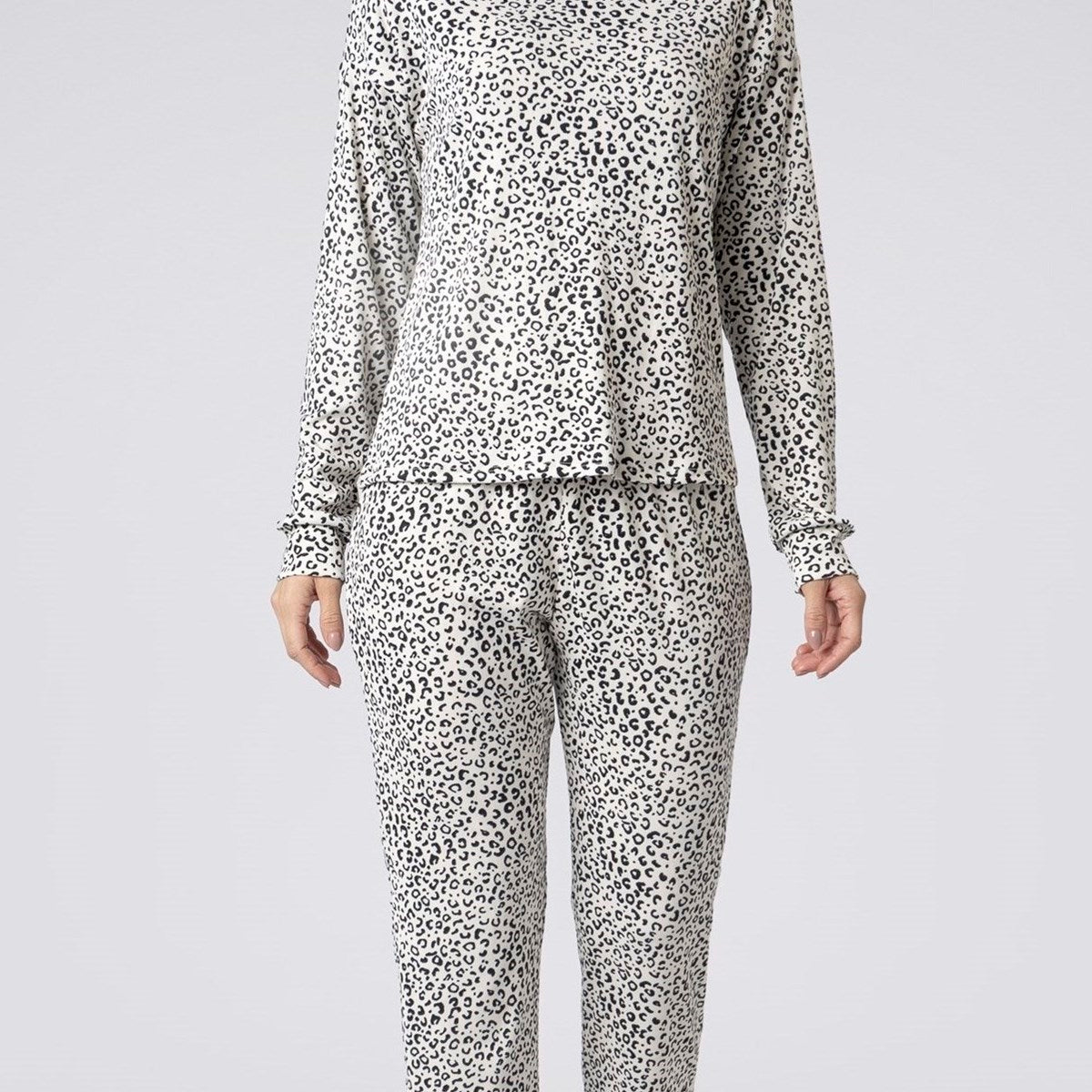 Pijama Feminino Longo Onça Preto e Branco