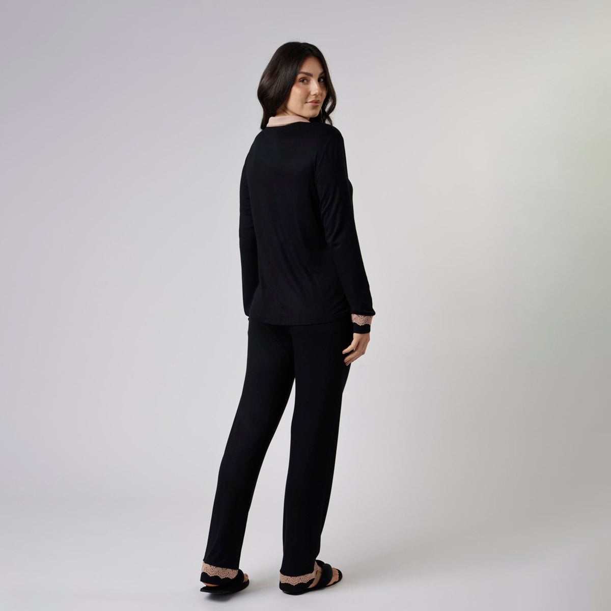 Pijama Feminino Aberto em Visco Maquinetada Preto