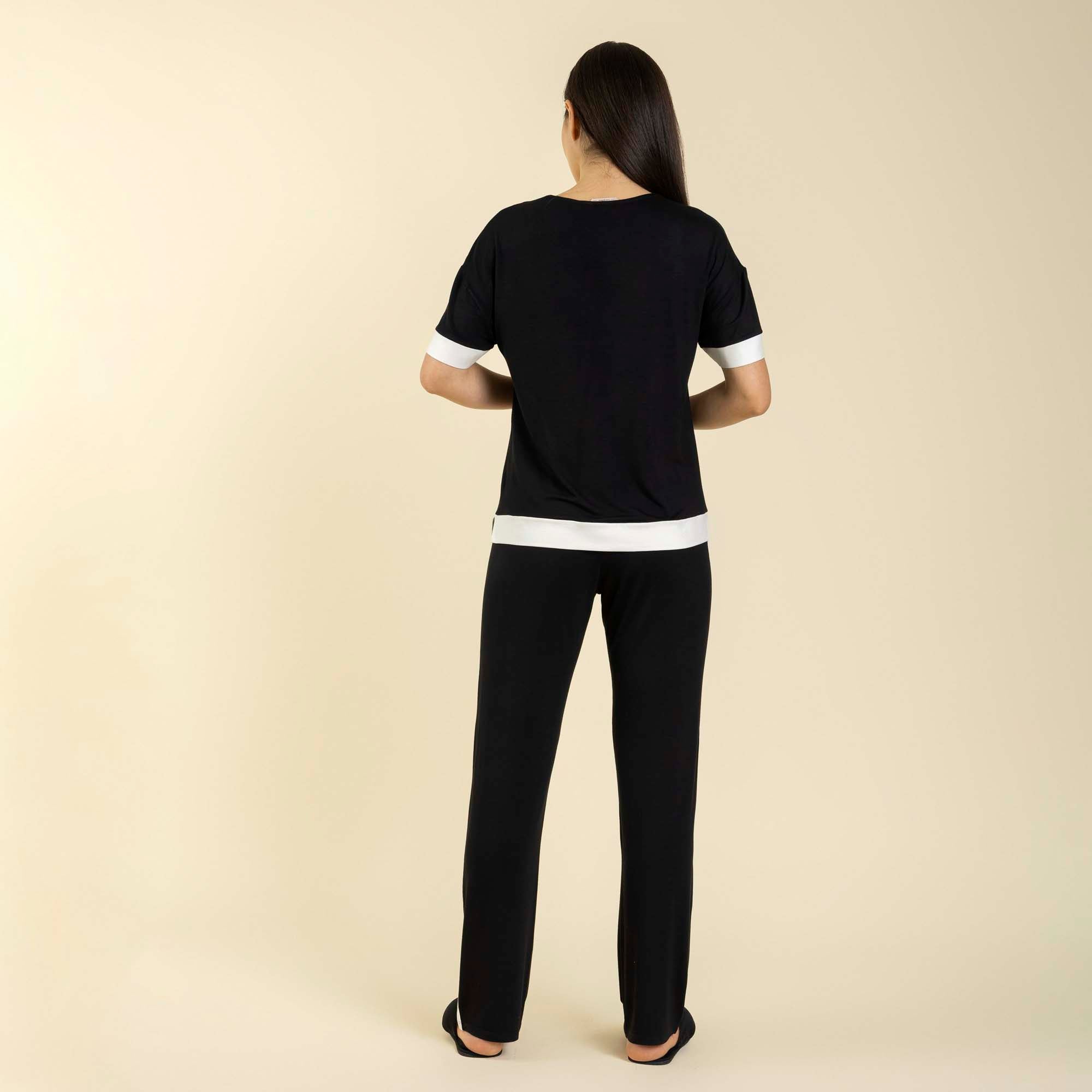 Pijama Feminino Manga Curta Preto com Off White