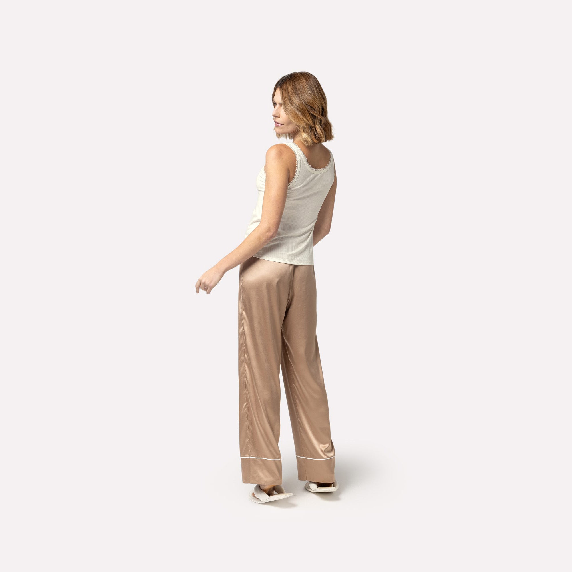 Pijama Feminino Regata com Cetim Bege Maltine