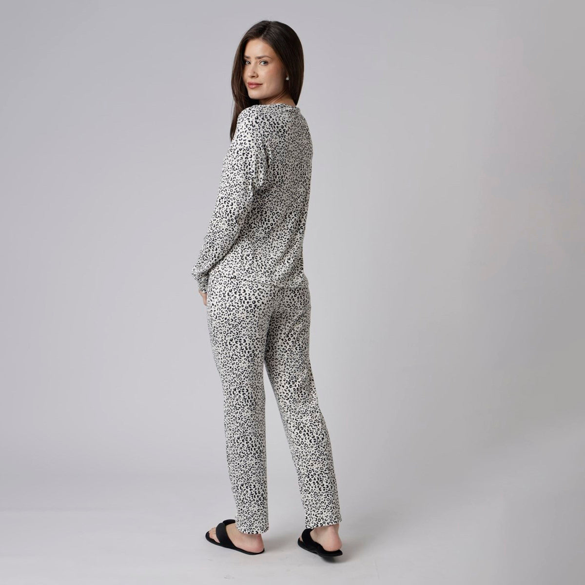 Pijama Feminino Longo Onça Preto e Branco