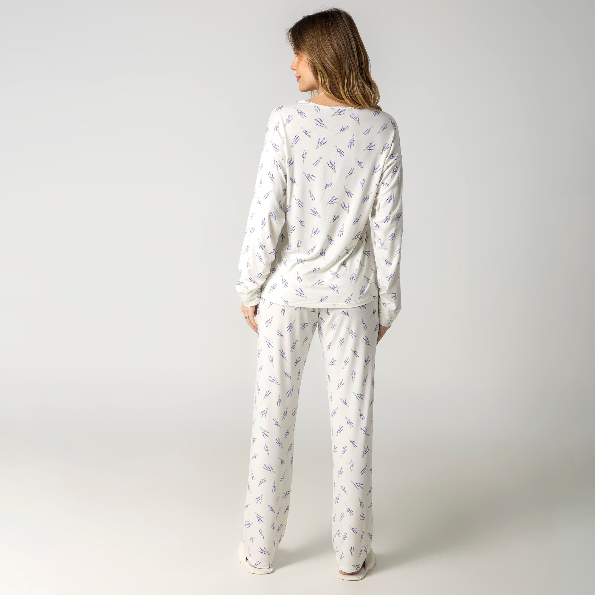 Pijama Feminino Longo Branco Lavanda com Renda