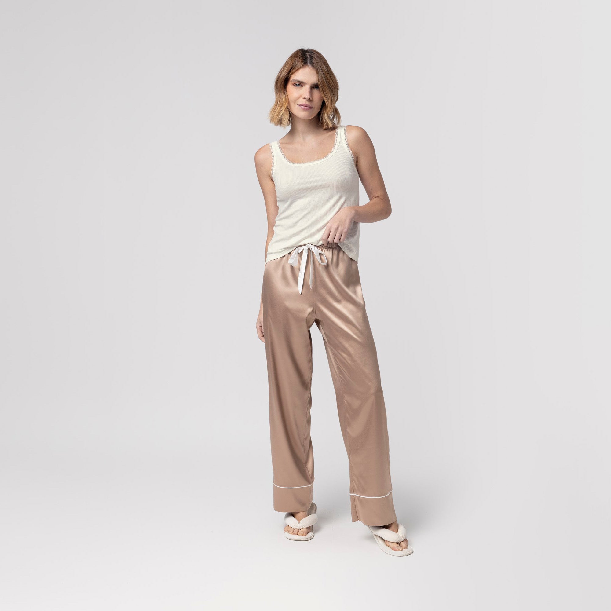Pijama Feminino Regata com Cetim Bege Maltine