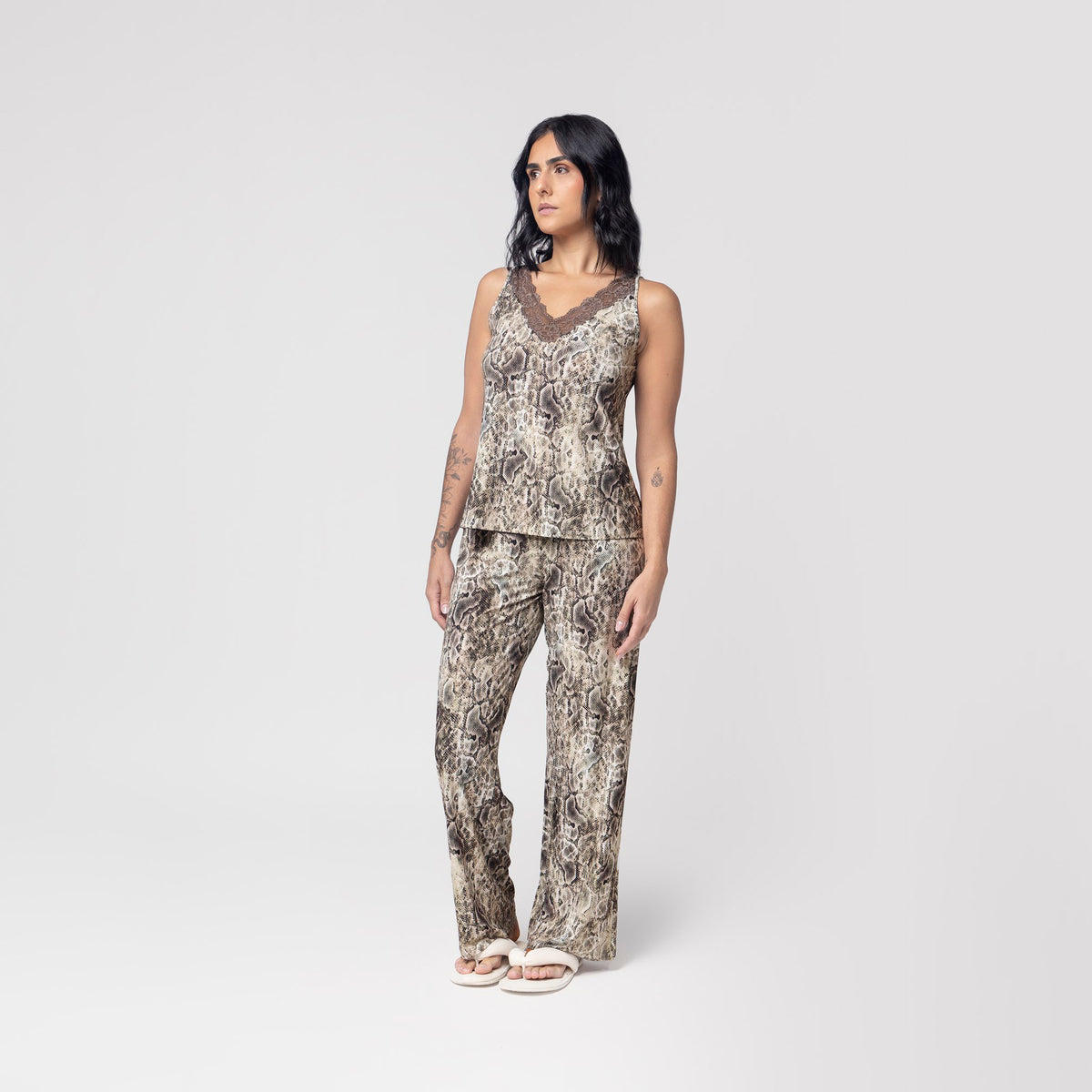 Pijama Feminino de Alça Snake com Renda