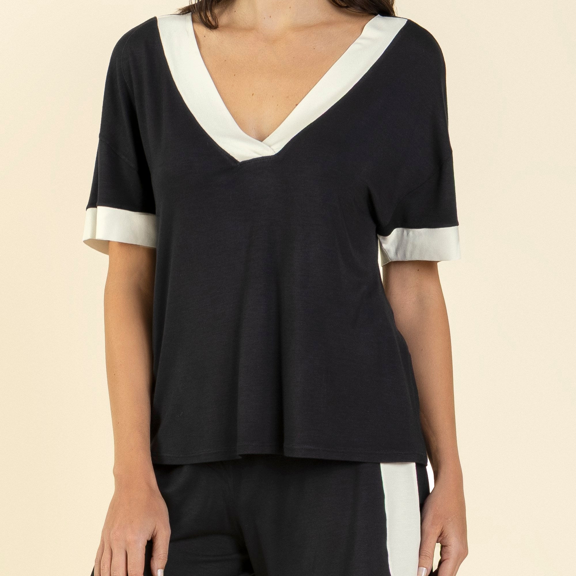 Pijama Feminino Curto Preto com Off White