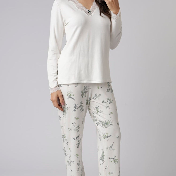 Pijama Longo Off White e Floral Botânica