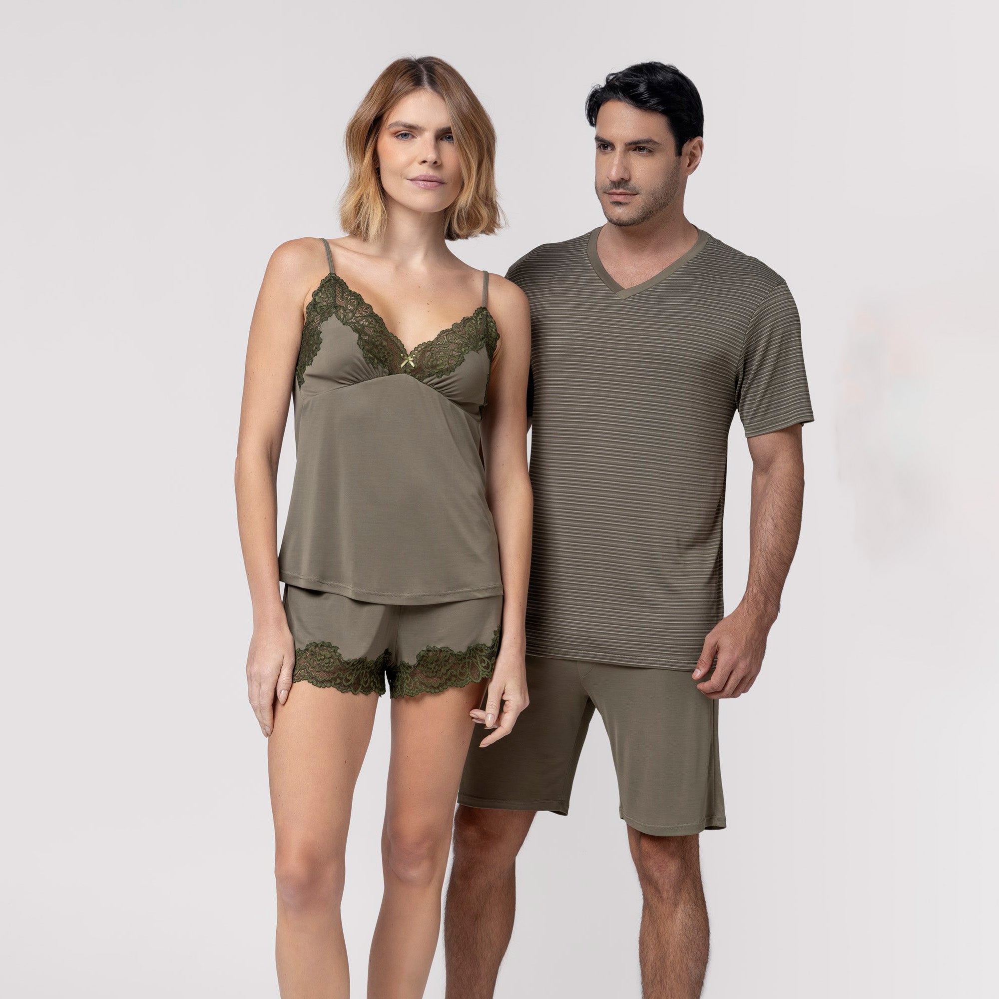 Short Doll de Alça Verde Oliva com Renda