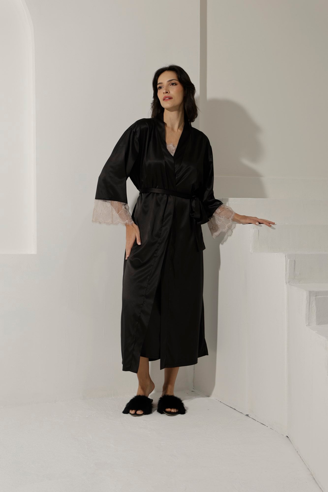 Robe Feminino Longo Cetim Dull Preto com Renda