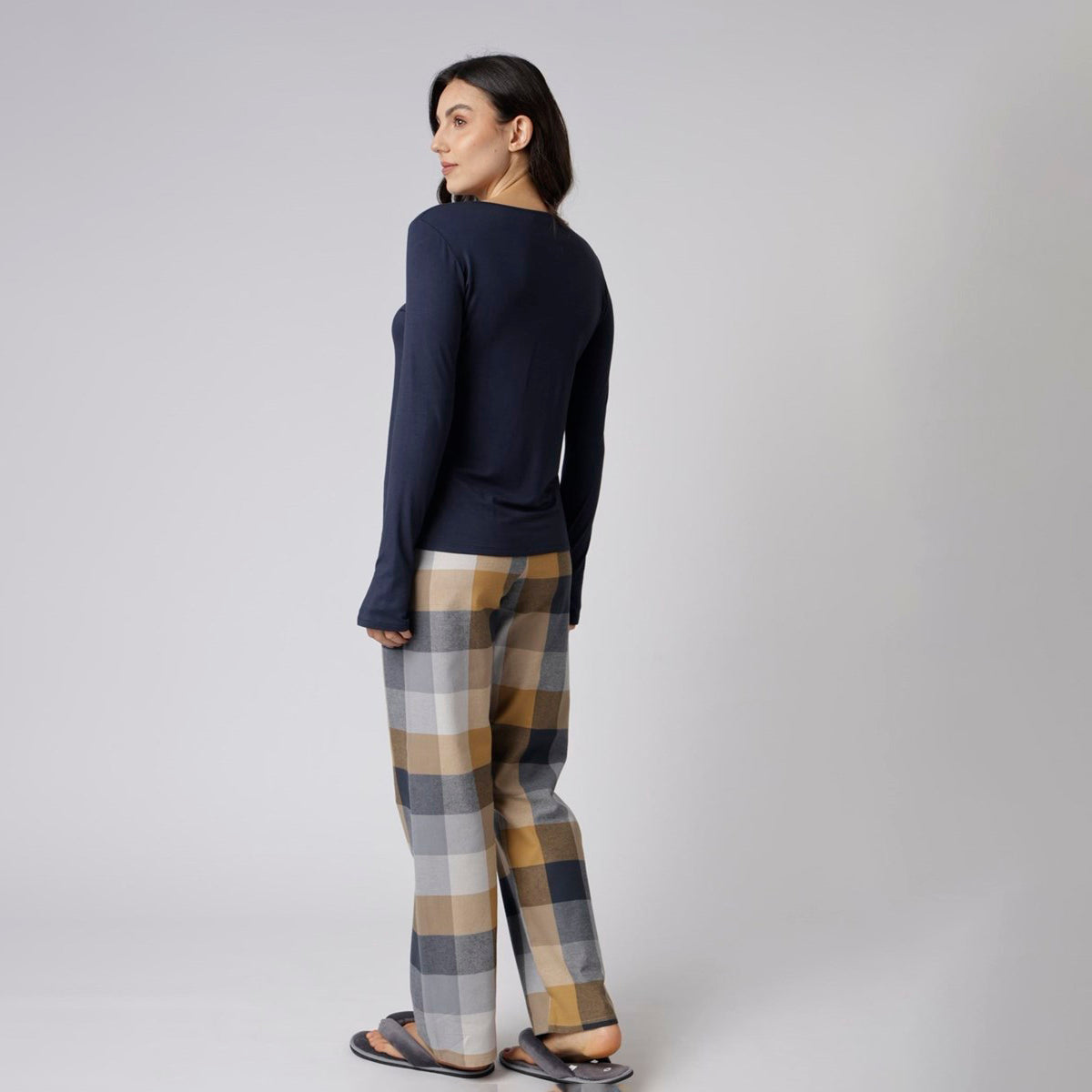 Pijama Feminino Longo Marinho e Xadrez
