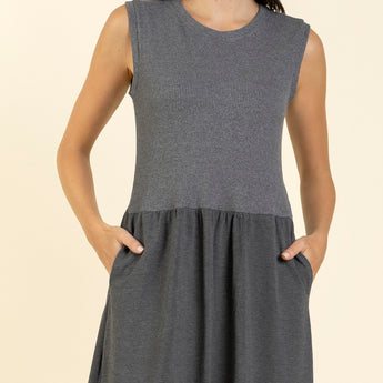 Vestido Regata Visco Heavy Chumbo com Bolso