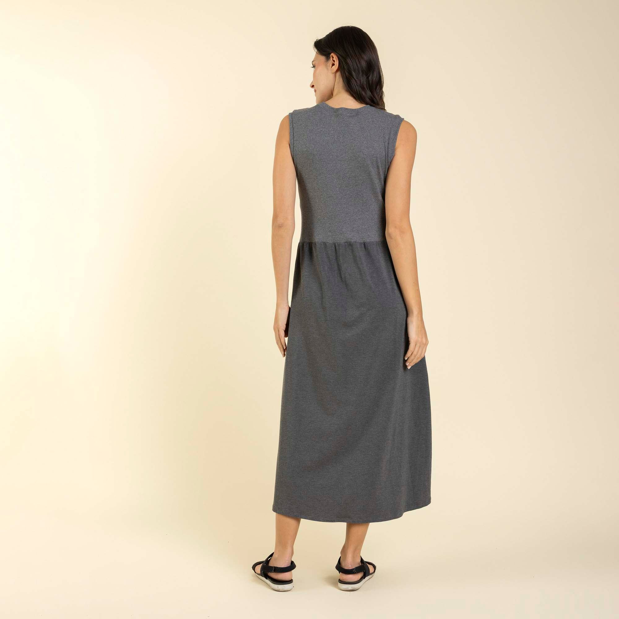 Vestido Regata Visco Heavy Chumbo com Bolso