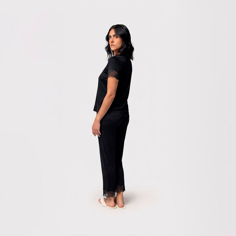Pijama Feminino Capri Preto com Renda no Tom