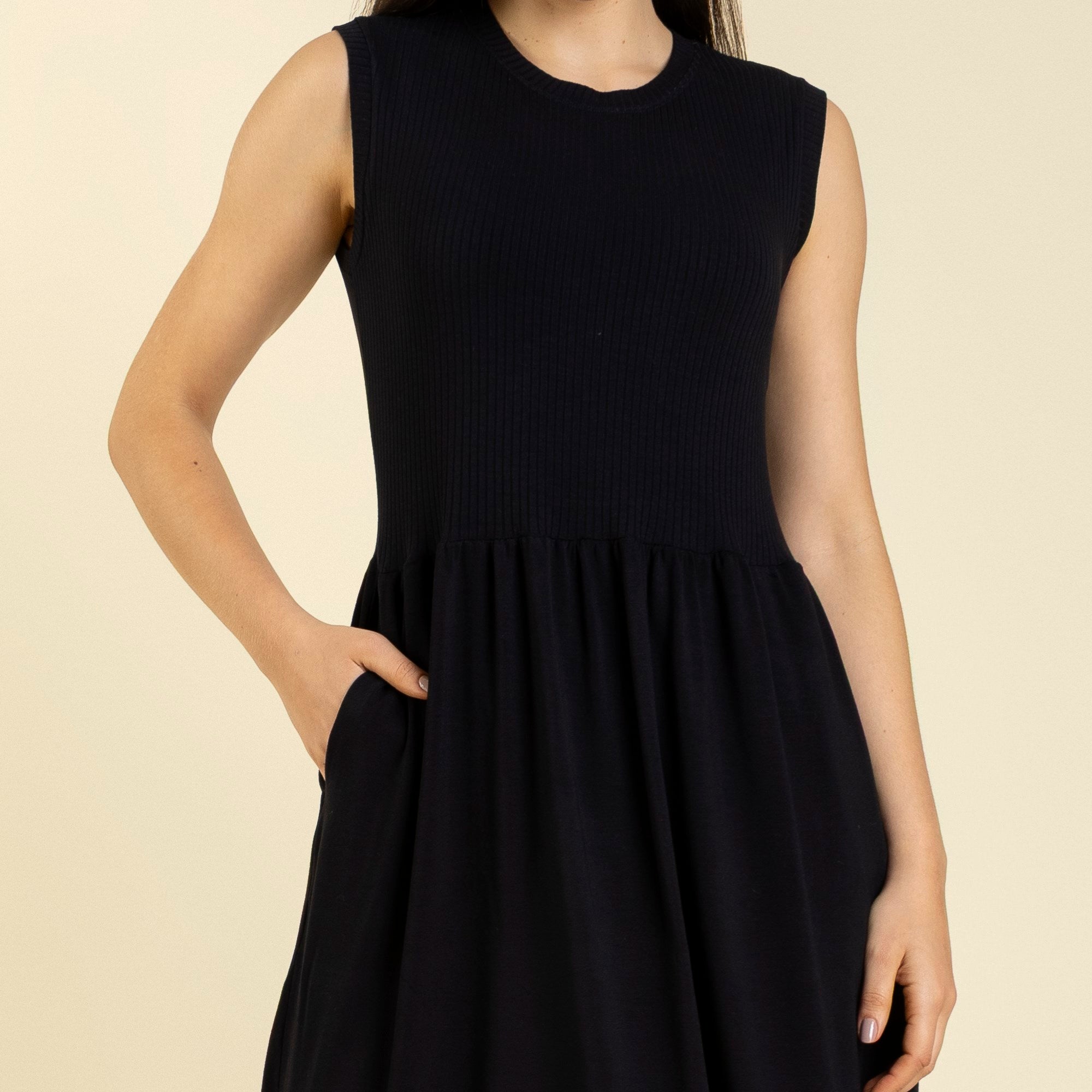 Vestido Regata Visco Heavy Preto com Bolso