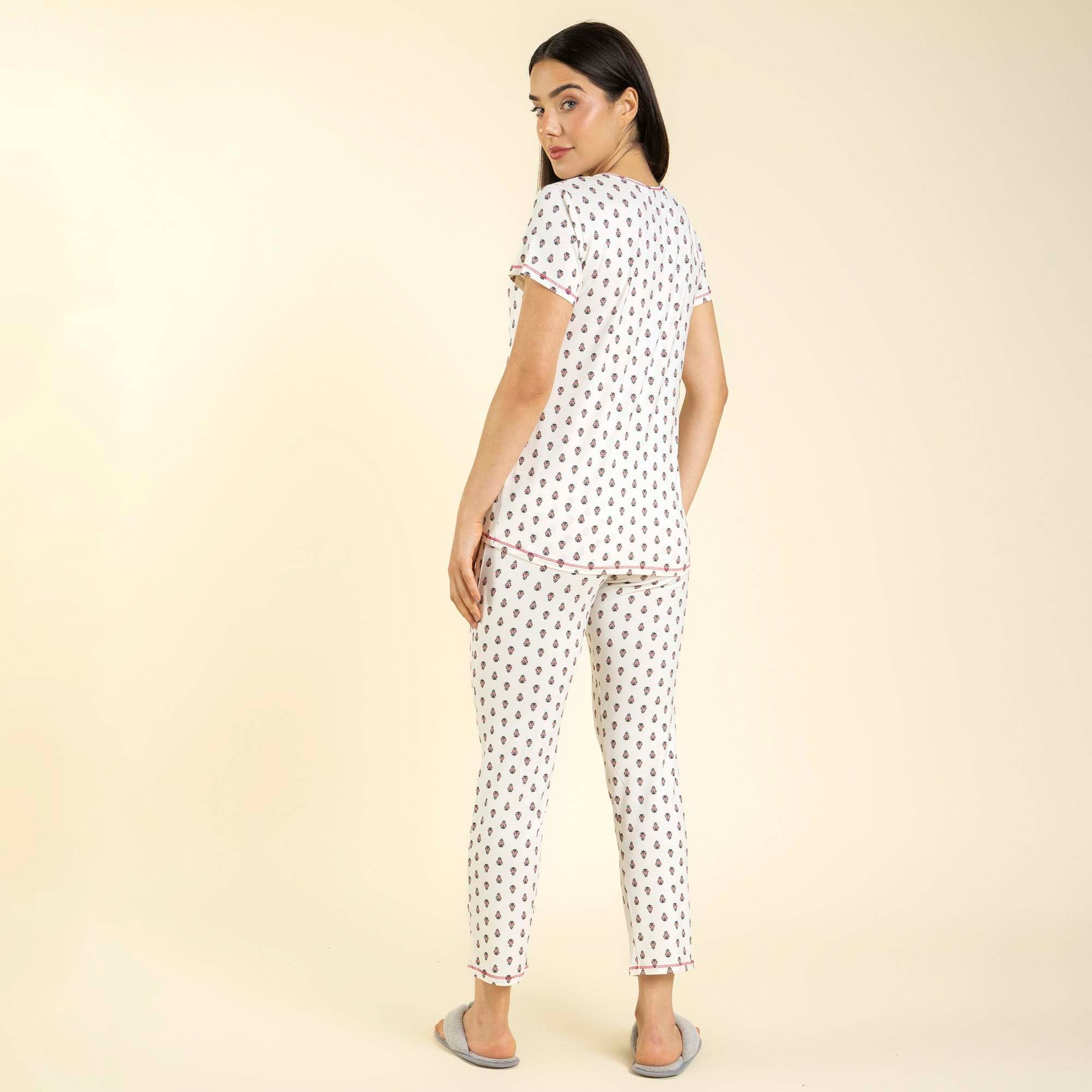 Pijama Feminino Capri Branco Floral Estilizado
