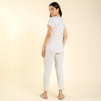 Pijama Feminino Capri Branco Floral Estilizado