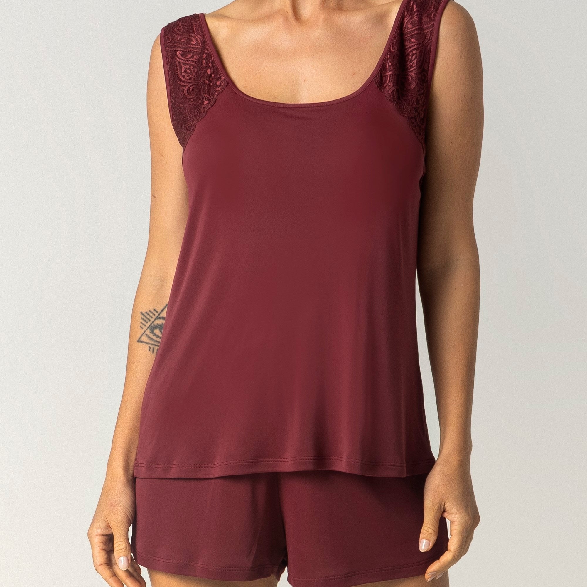 Short Doll Regata Vinho com Renda