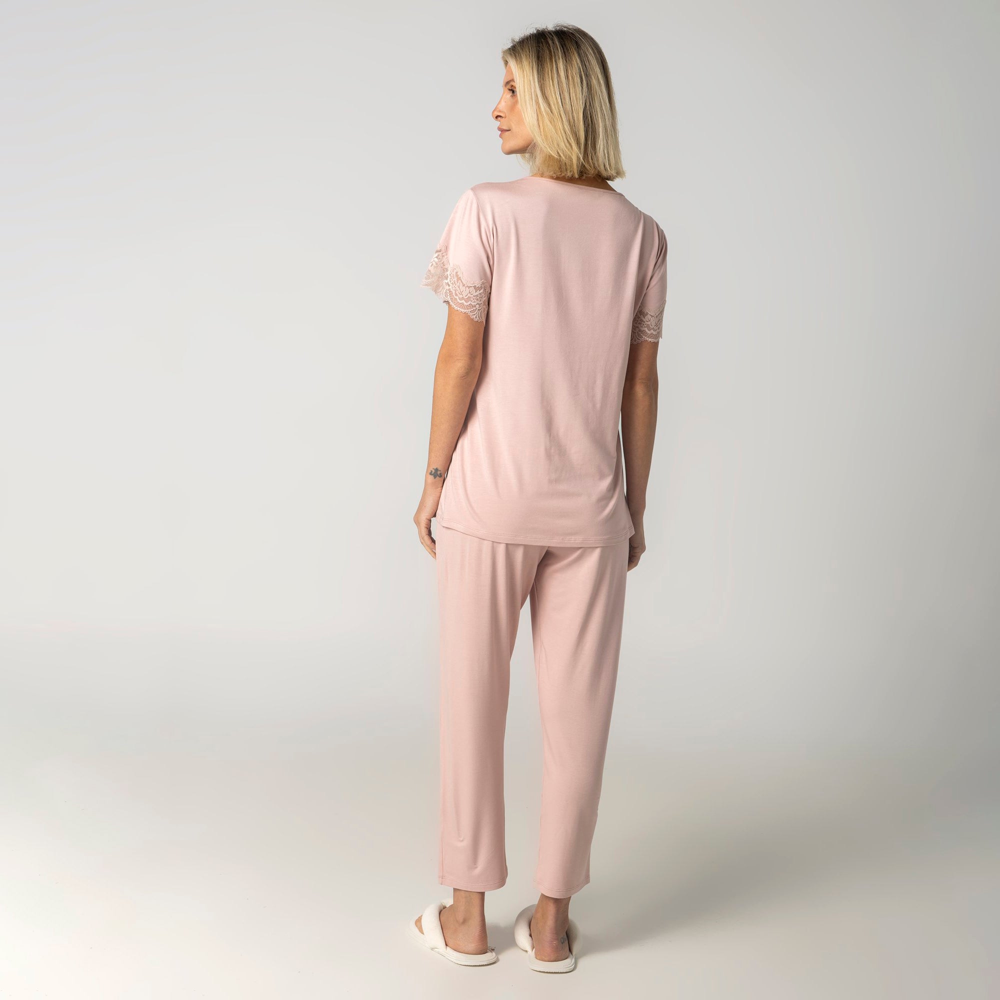 Pijama Feminino Capri Rosa Suave com Renda