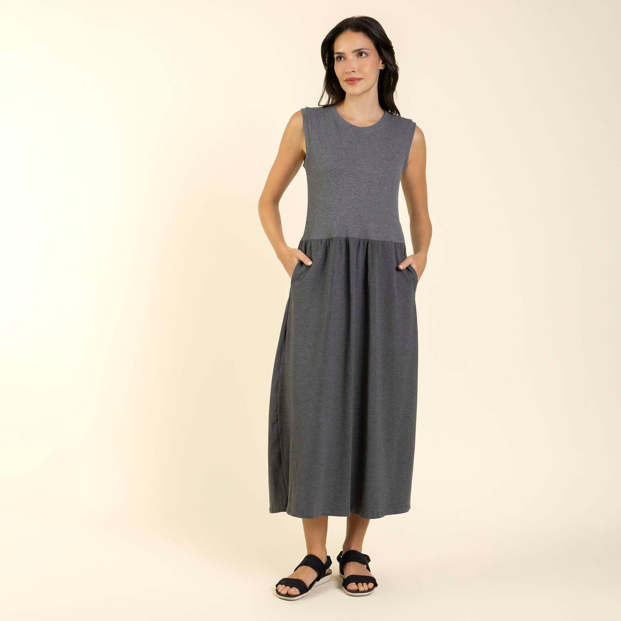 Vestido Regata Visco Heavy Chumbo com Bolso