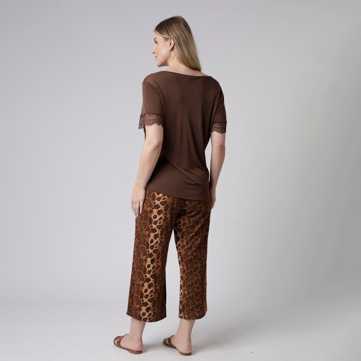 Pijama Feminino Capri Plus Size Onça Brown
