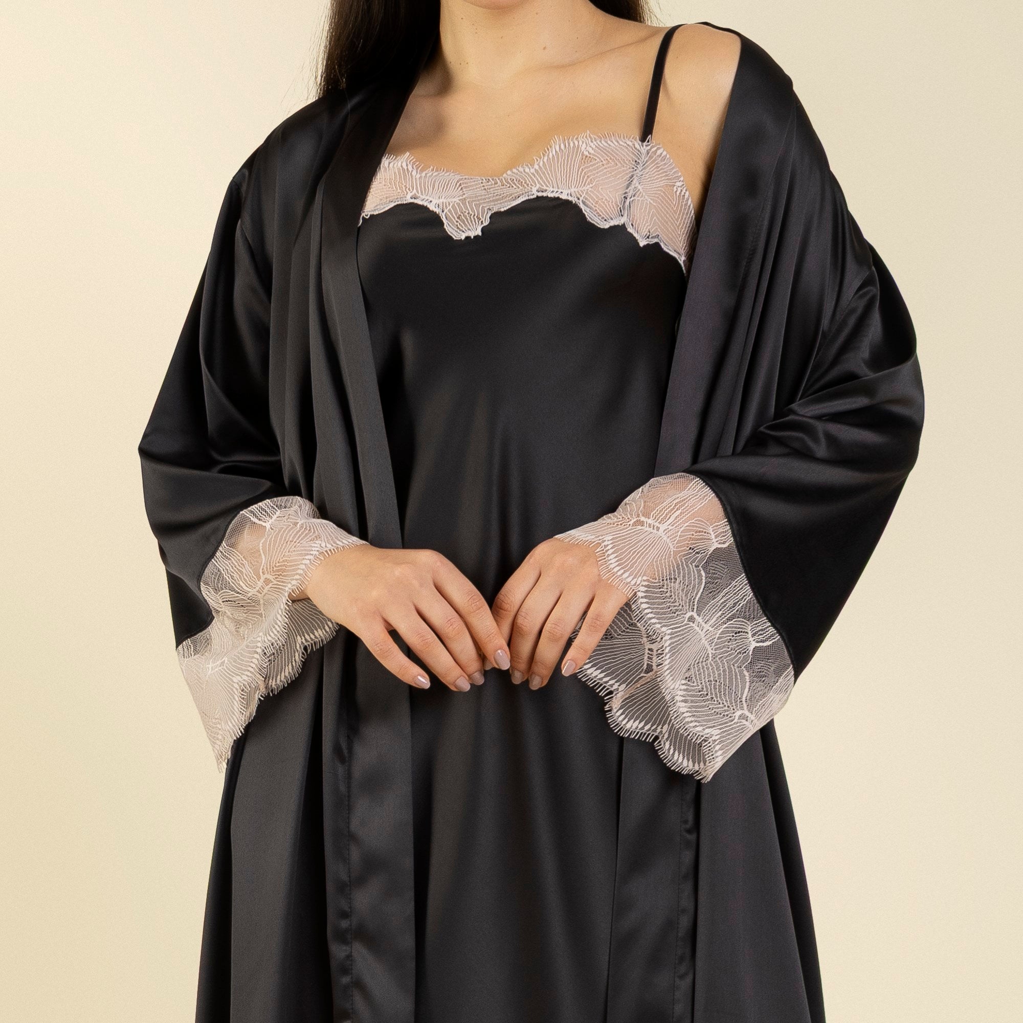 Camisola Midi de Alça Cetim Dull Preto com Renda