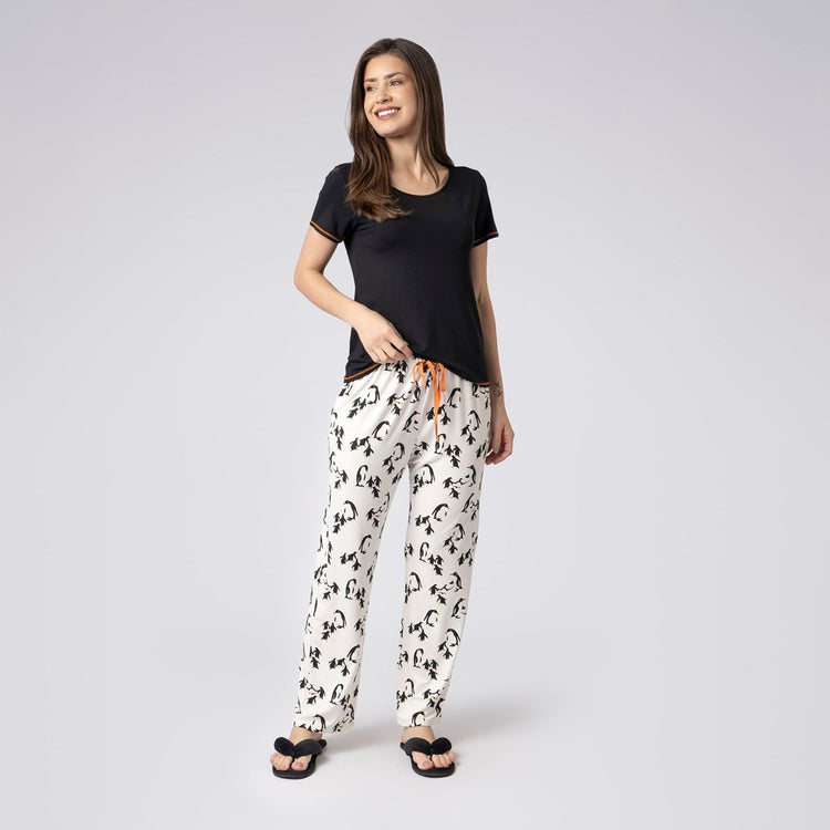 Pijama Feminino Manga Curta Pinguim e Preto