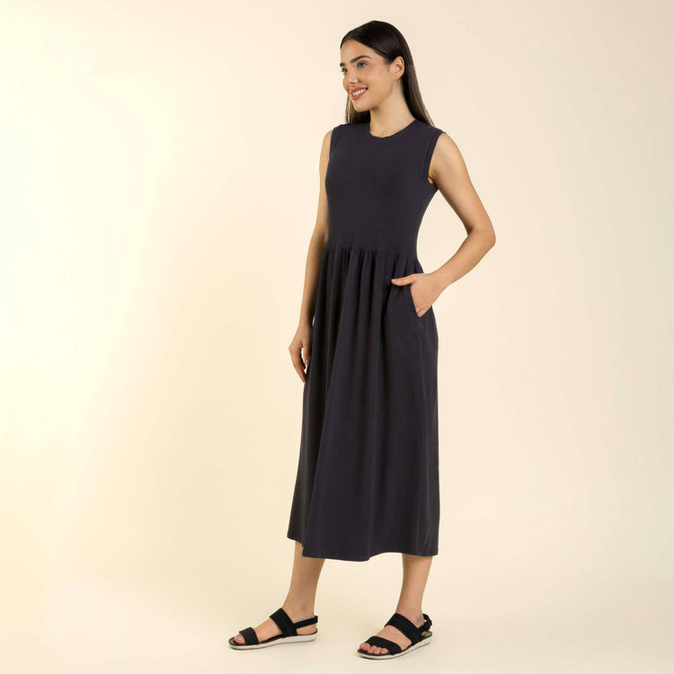 Vestido Regata Visco Heavy Preto com Bolso