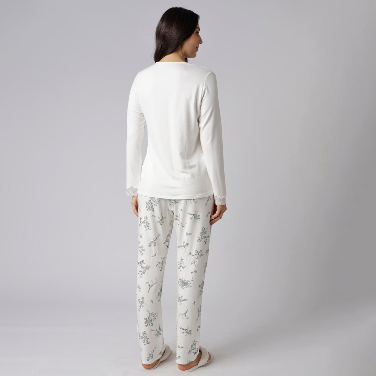 Pijama Longo Off White e Floral Botânica