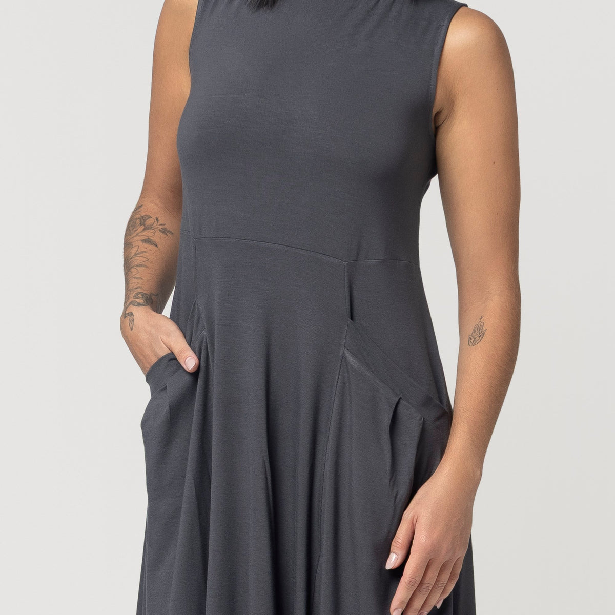 Vestido Midi Balance Cinza Grafite com Bolso