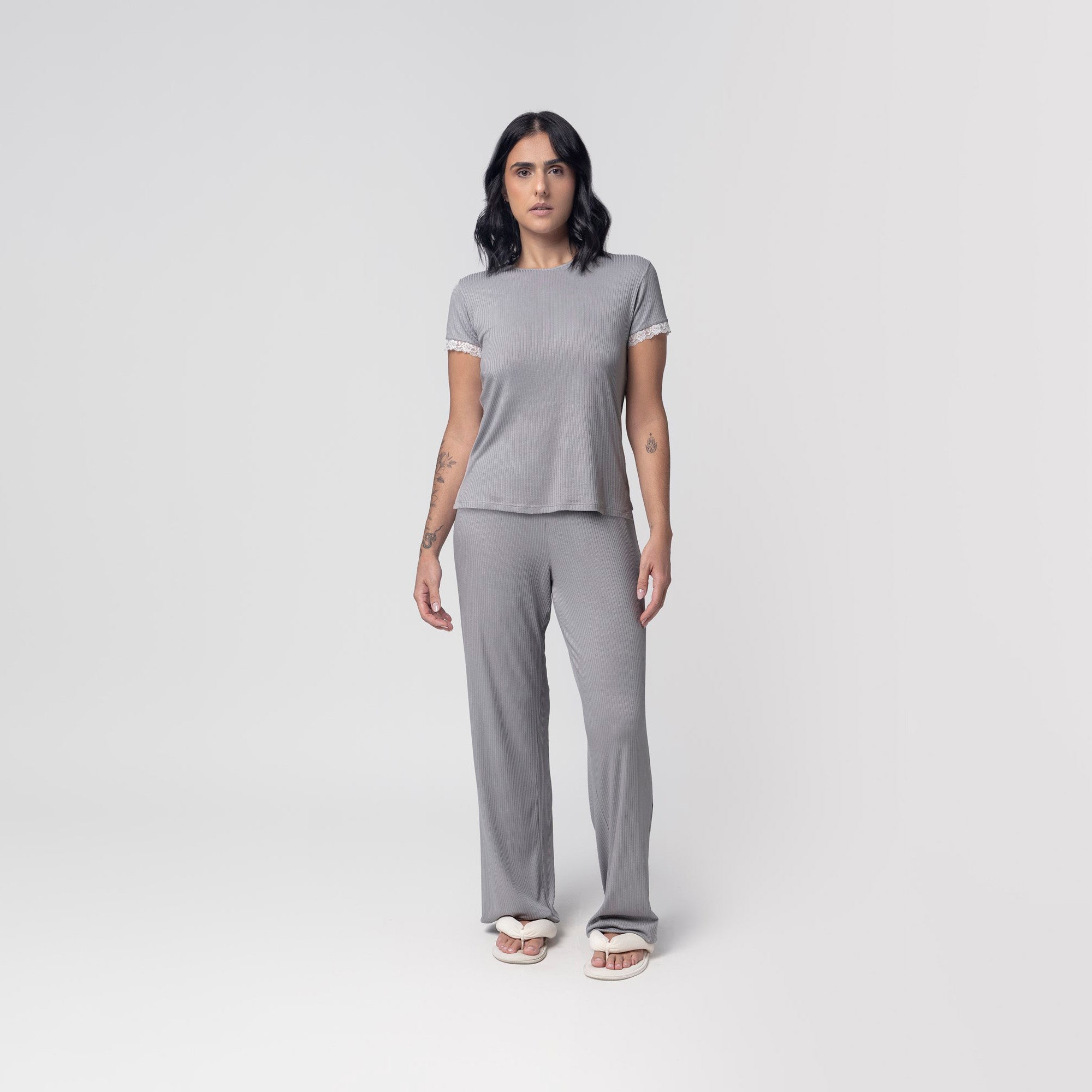 Pijama Feminino Manga Curta New Gris com Renda