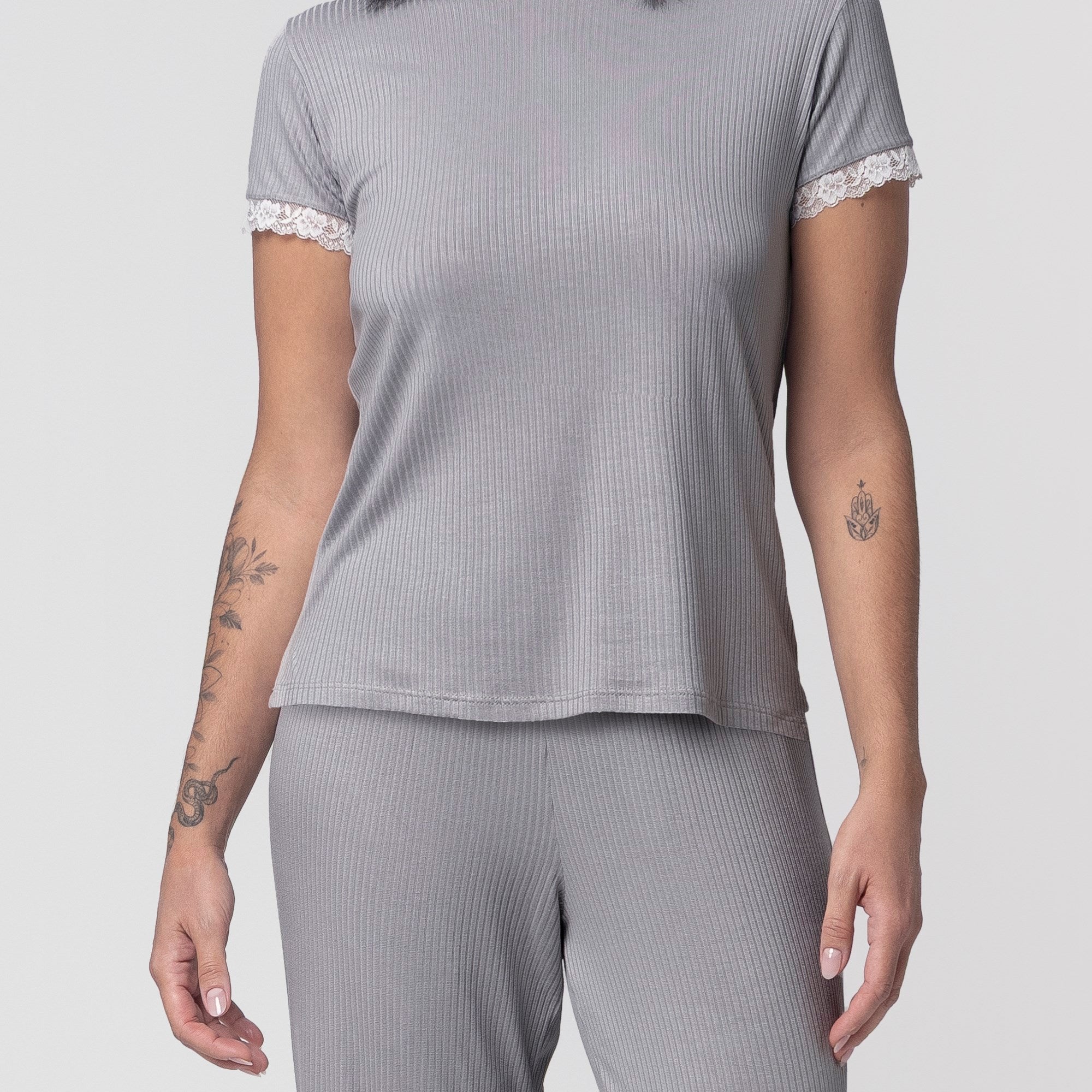 Pijama Feminino Manga Curta New Gris com Renda